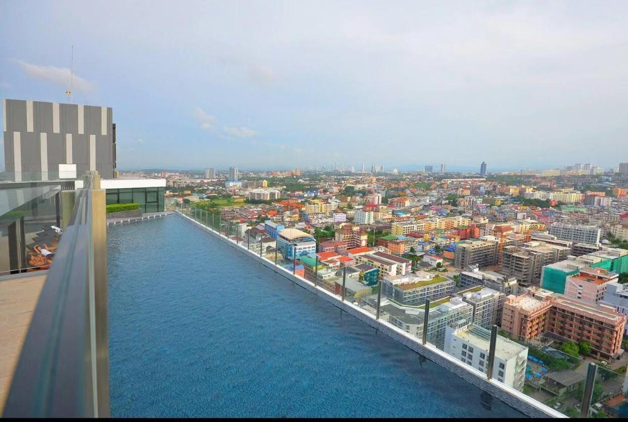 The Base Central Pattaya Seaview Buitenkant foto