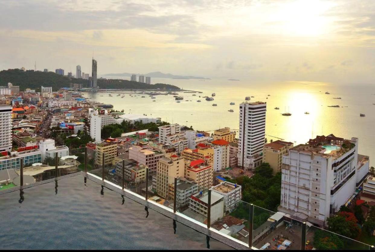 The Base Central Pattaya Seaview Buitenkant foto