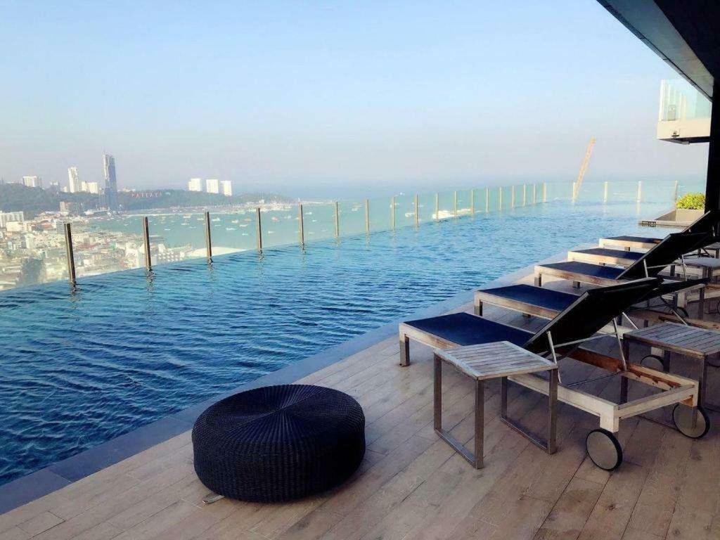 The Base Central Pattaya Seaview Buitenkant foto